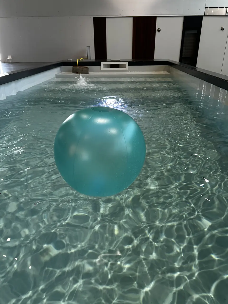 Вода с плавающим мячом — No1Pool