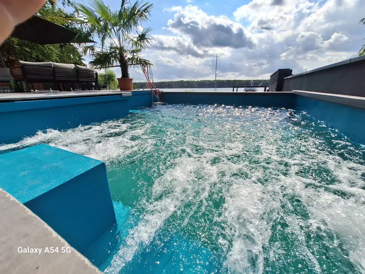 Individuelle Poolanlage mit Wasserfunktion